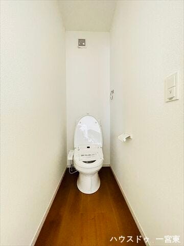 ≪2階≫
シンプルで使いやすく、毎日気持ちよく使えるトイレ空間。
