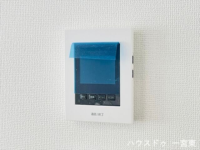 ≪モニター付きインターホン≫
インターホンにモニターが付いているので、玄関まで行かずに来客の対応が出来ます。