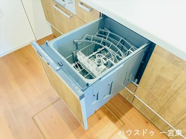 ≪食器洗浄乾燥機≫
忙しい毎日にゆとりを生む食器洗浄乾燥機。手洗いの時間を減らして、家族との時間をしっかり確保できます。