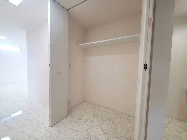 【Bedroom】クローゼット完備で収納力◎。家具の配置もしやすい機能的な洋室です。
