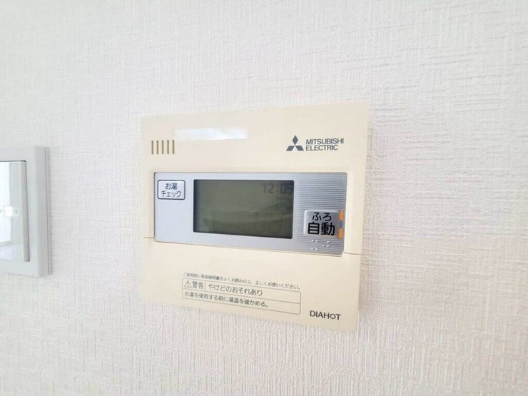【Facilities】お湯の温度調整がラクな給湯器リモコン付き。追い焚き操作も簡単です。