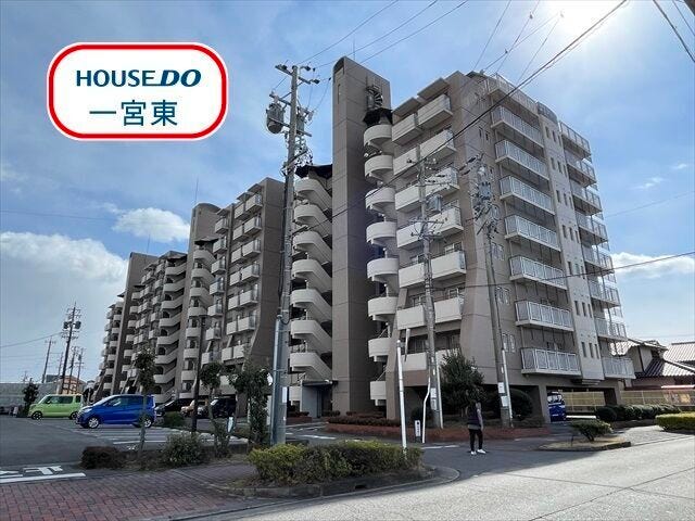 【外観】
1991年築SRC構造9階建マンション。名鉄バス「西浅井」停徒歩9分。スーパーやドラッグストア、コンビニなど生活便利な施設も周辺に揃っています。