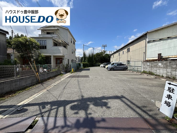 【外観】
建築条件なしのため、お好きなハウスメーカーで自由に建築いただけます。南向き接道の平坦地で使い勝手が良く、住居用はもちろん、収益用地としても活用しやすい立地です。