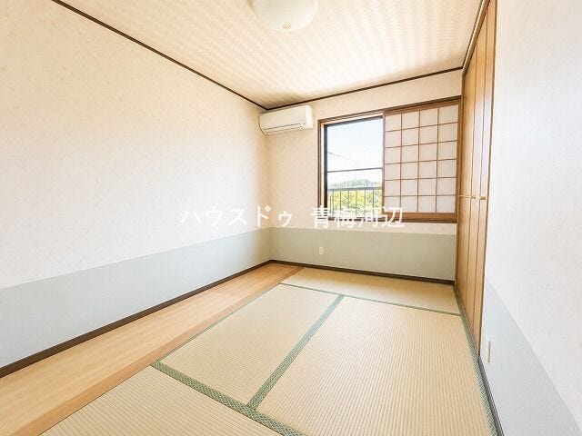 2階和室:収納スペースもあり普段使いのお部屋の他に、お布団をしまうこともできるので来客時の寝室としてもお使いいただけます。
※一部CG家具消し加工処理をしています。