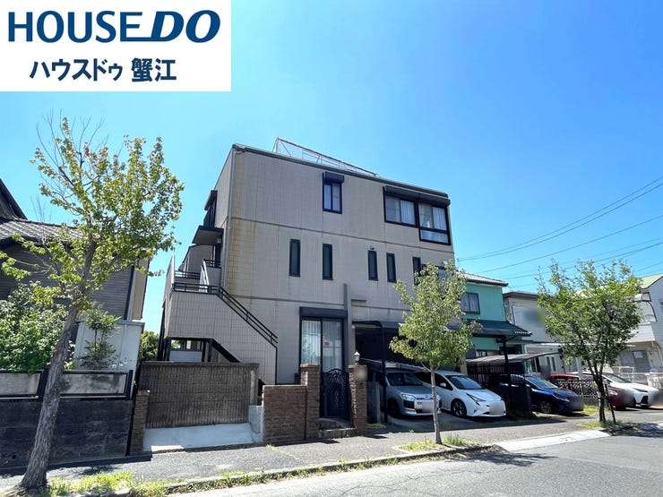 【外観】
◇外観◇
近鉄名古屋線「伏屋」駅徒歩8分の好立地♪2000年築の軽量鉄骨造7LDKです♪1階と2階に玄関がありプライベートを分けられますので二世帯住宅としてもおすすめです。