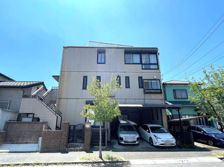 ◇外観◇
各所に納戸があり収納スペース豊富でスッキリと片付くお家です。ものが増えても収納できる場所がある心の余裕、安心感にもつながります。