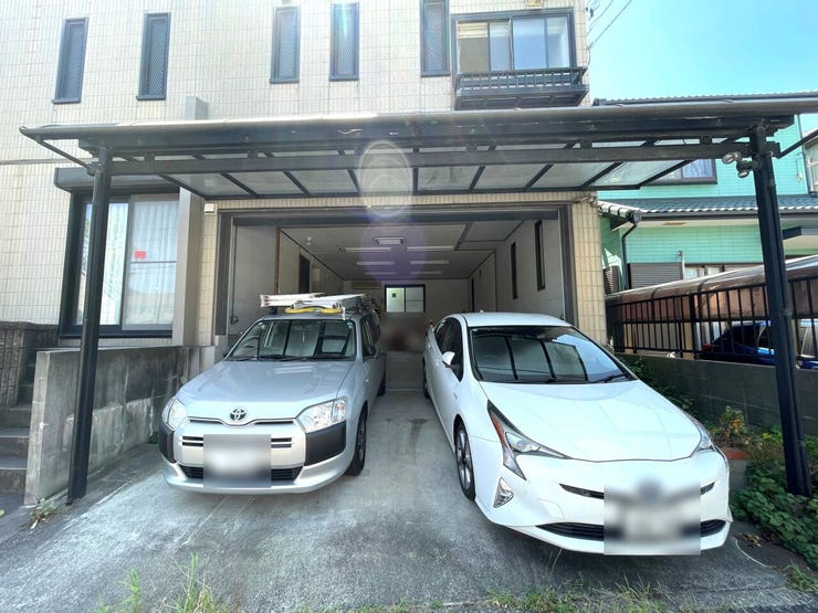 ◇駐車場◇
駐車スペースは4台可能です。来客時や、将来、車を買い足す場合にも安心です。ゆとりある駐車スペースは生活スタイルに合わせて柔軟に対応できますね。自転車やバイクなども置いていただけます。
