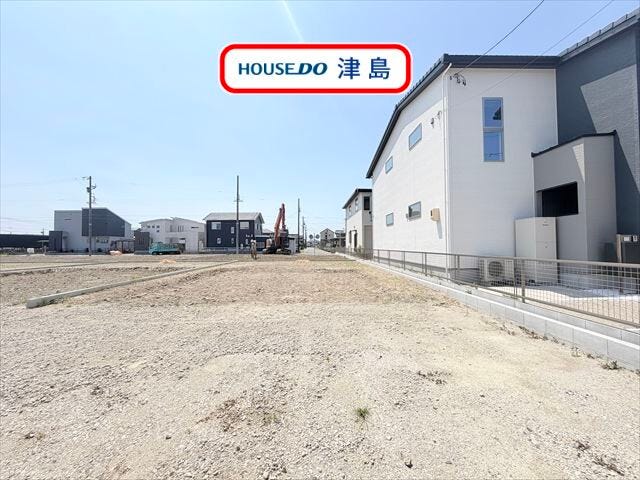 【外観】
神守中学校・神守小学校エリア。約60坪のゆとりある敷地に駐車3台・南庭を確保した5LDK。徒歩圏内に教育施設がそろっているため子育て世帯におすすめな住環境。