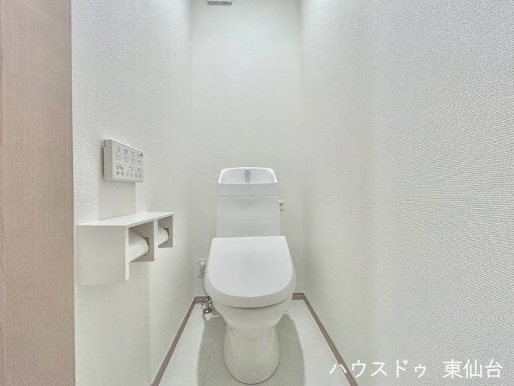 トイレはシンプルなデザインでお掃除もしやすそうです♪