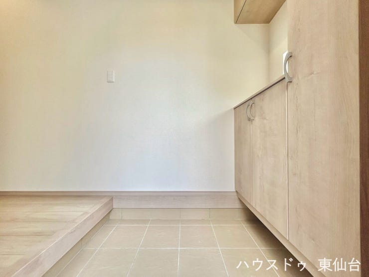 段差のないフラット設計で、毎日の出入りもスムーズに