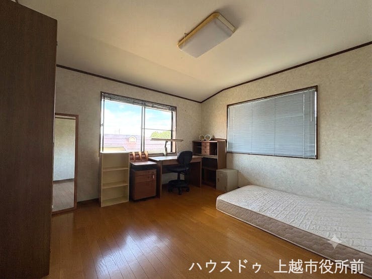 3階:洋室8帖