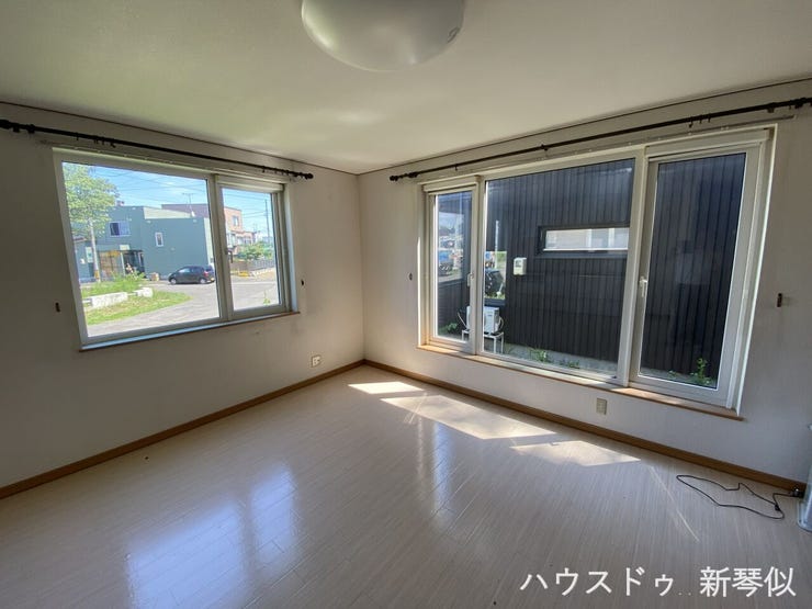 南東南西角のリビングは日当たり良好です