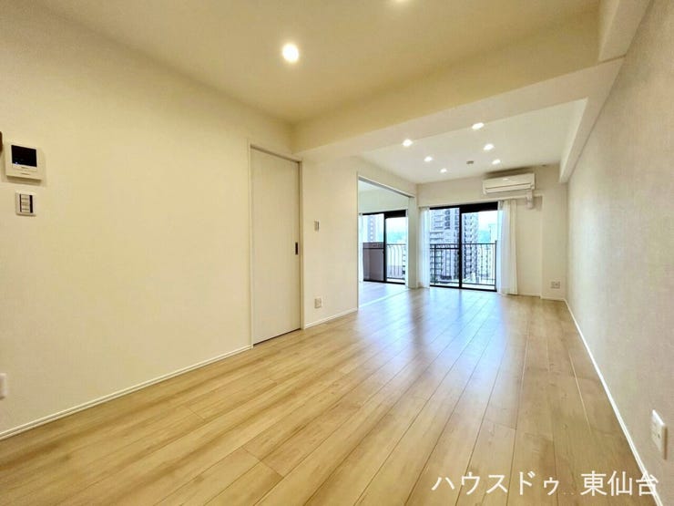 採光を確保しながらも余白がある、落ち着いた雰囲気のリビングです♪