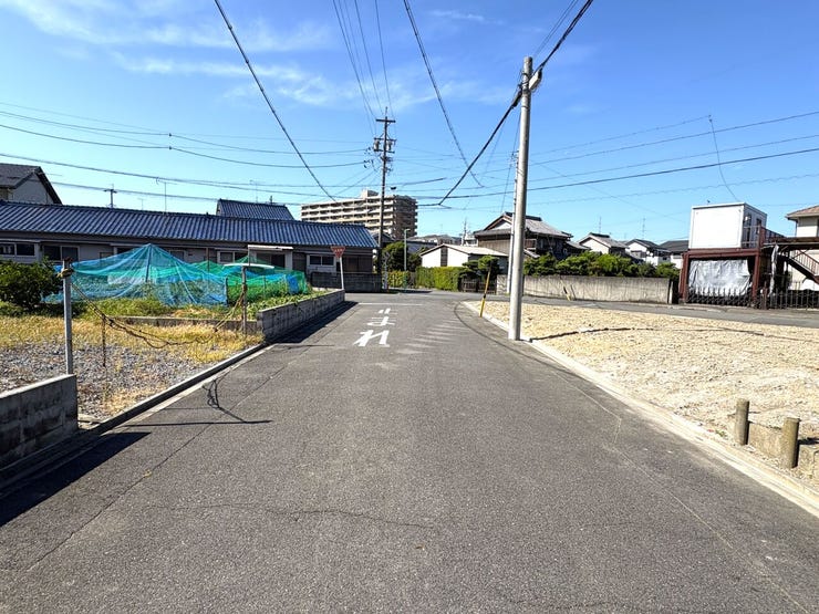 西側前面道路
