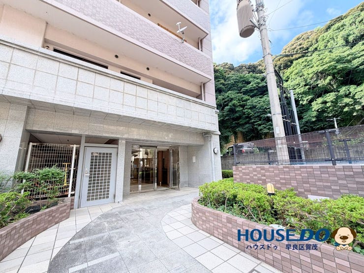 ゆとりある設計のエントランス。
開放感と上品さを兼ね備えた、心地よい迎え入れの空間です