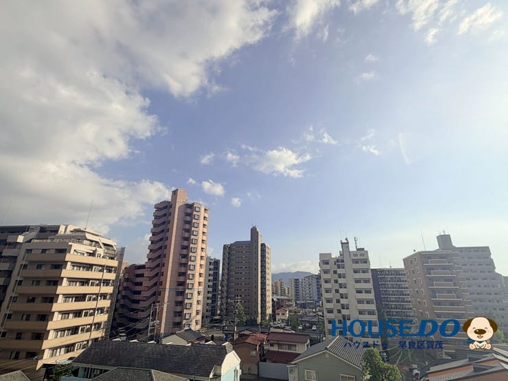 6階ならではの開放感あふれる眺望。
視界が広がり、心地よい空と景色を楽しめる住まいです