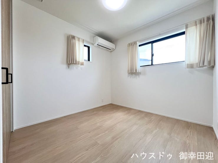 ■2階4.5帖洋室■寝室、書斎、趣味の部屋。家族の成長やライフスタイルに合わせ、様々な使い方ができる快適な空間です。