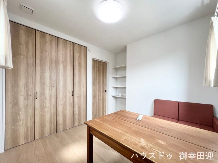 ■2階4.5帖洋室■寝室、書斎、趣味の部屋。家族の成長やライフスタイルに合わせ、様々な使い方ができる快適な空間です。