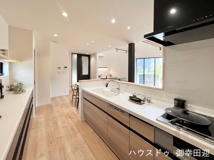 ■家族の「美味しい」が集まる舞台■高い機能性と美しいデザインを両立。料理する人も、待つ人も、笑顔になれる場所です。