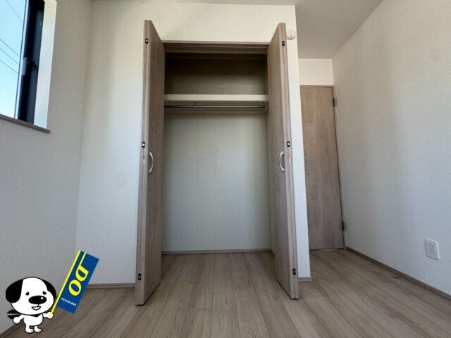 収納がございますので、お部屋がすっきり片付きますね!