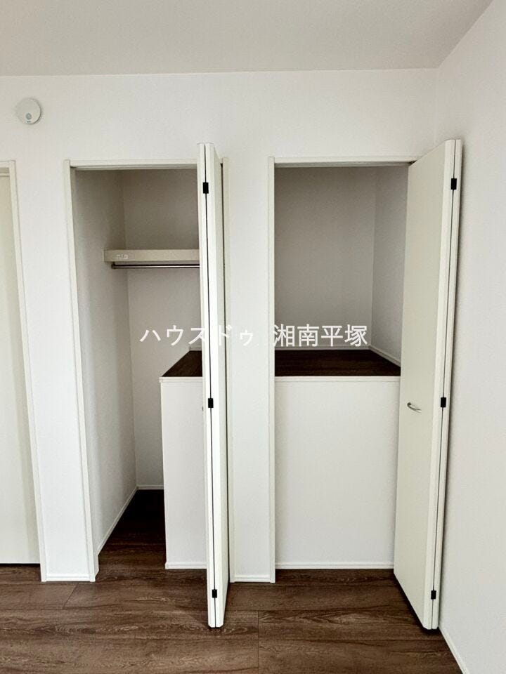 洋室6帖(南側)
クローゼット・収納