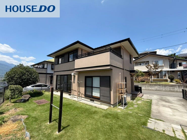 【外観】
閑静な住宅街に佇む、日当たり良好な2階建てマイホーム。