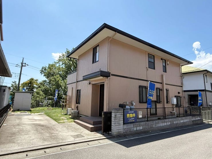角地のような開放感がある、陽当たりの良い立地です。