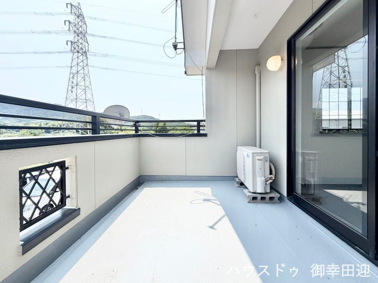 ■空の下の開放的な特等席■日光浴や読書、外の空気を感じながらリフレッシュ。暮らしを豊かにする、もう一つの心地よい空間です。