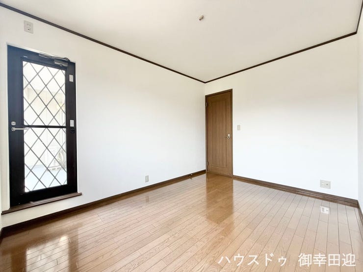 ■2階6帖洋室■寝室、書斎、趣味の部屋。家族の成長やライフスタイルに合わせ、様々な使い方ができる快適な空間です。