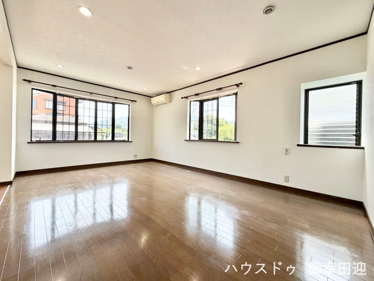 ■安らぎと笑顔の中心地■陽光が優しく降り注ぎ、会話が自然と弾む。ここでは、毎日が特別な時間へと変わります。