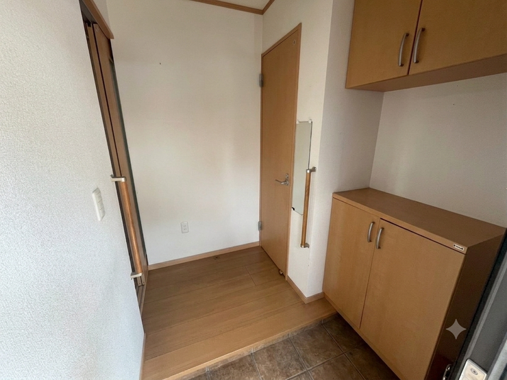 玄関
※画像はAI加工により荷物等を消去しています。