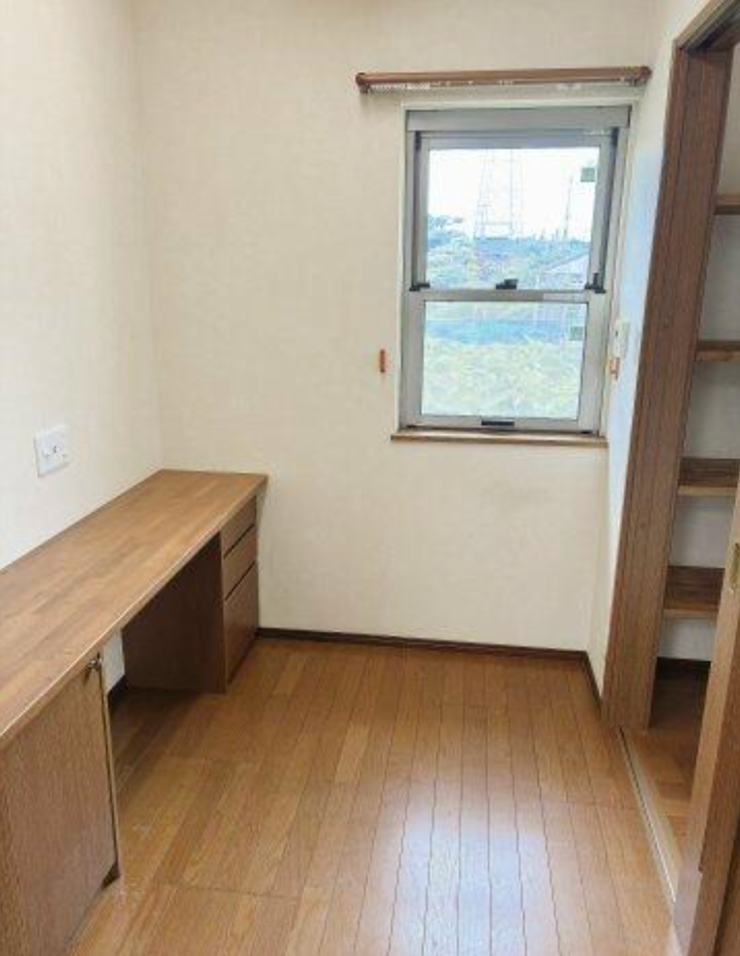 仕事部屋や趣味のスペースとして活用できる書斎。自分だけの落ち着いた時間を過ごせる空間です。