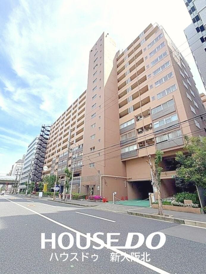 ■東三国駅徒歩4分!新大阪駅徒歩10分の駅近マンションです!
■総戸数150戸の大規模マンション!
■戸数が多いマンションは毎月の修繕費の価格が上がりにくく安心してお住まいになれますよ