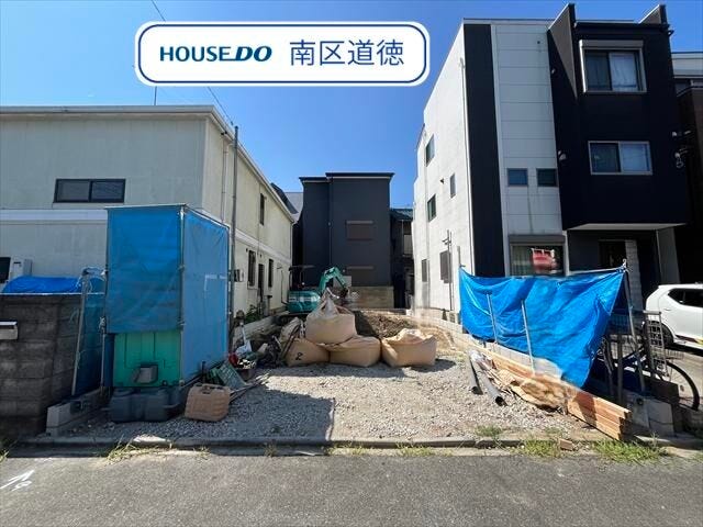 【外観】
断熱性・気密性・換気性を高め、健康で快適な空間。グラファーレは全棟「ZEH水準」の品質を提供しています。
市営バス「下浜」停 徒歩約4分。