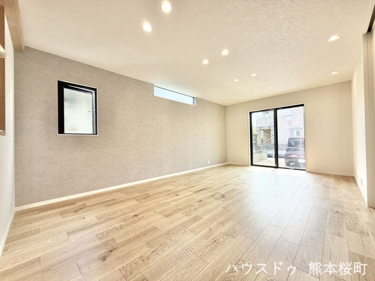 ■安らぎと笑顔の中心地■陽光が優しく降り注ぎ、会話が自然と弾む。ここでは、毎日が特別な時間へと変わります。