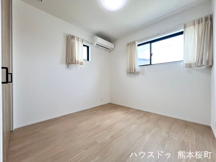 ■2階4.5帖洋室■寝室、書斎、趣味の部屋。家族の成長やライフスタイルに合わせ、様々な使い方ができる快適な空間です。