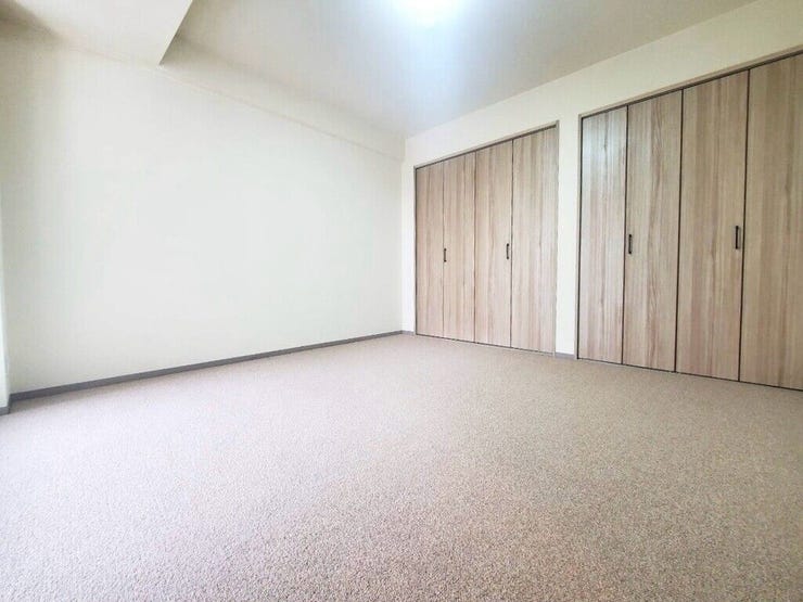 【Bedroom】ナチュラルな内装で、リラックスできる空間。寝室や書斎にも最適です。