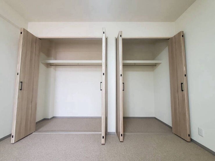 【Bedroom】クローゼット完備で収納力◎。家具の配置もしやすい機能的な洋室です。