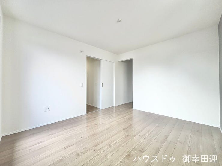 ■2階7帖洋室■心からリラックスできる静けさ、上質な眠りで、毎日をリセットします。明日への活力を養う空間です。