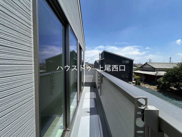 洋室2部屋を行き来出来ます。