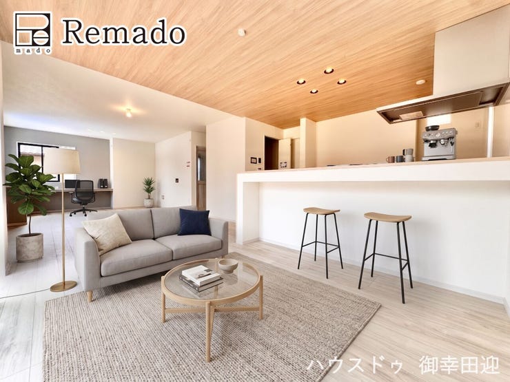 【リビング】
■家族の笑顔が集う中心地■お気に入りの家具を迎え、窓からは心地の良い光が差し込みます。※CGで家具を配置しています。