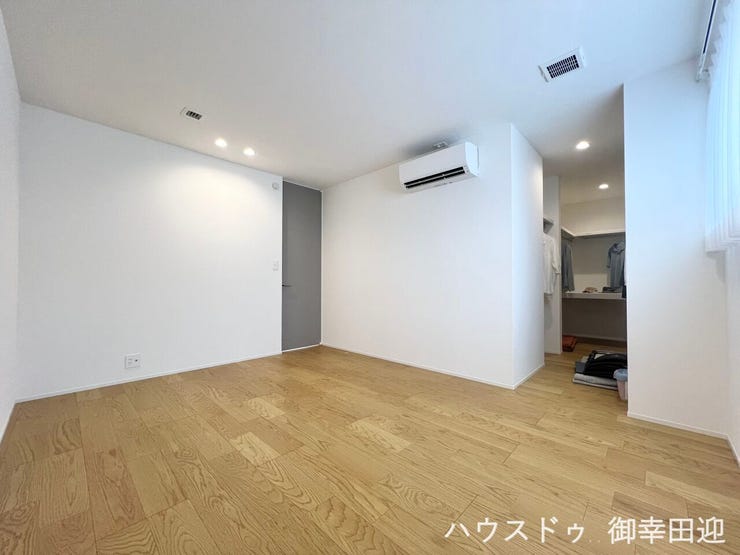■2階7.89帖洋室■心からリラックスできる静けさ、上質な眠りで、毎日をリセットします。明日への活力を養う空間です。