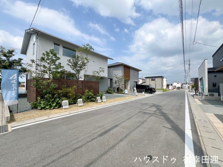 ■理想を叶える新しい暮らしの舞台■高いデザイン性と機能性を兼ね備えた住まい。ここで、家族の新しい物語が始まります。