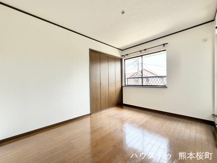 ■2階6帖洋室■寝室、書斎、趣味の部屋。家族の成長やライフスタイルに合わせ、様々な使い方ができる快適な空間です。
