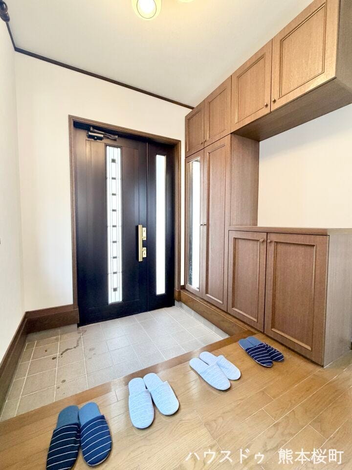 ■「ただいま」の安堵をくれる場所■訪れる人を迎え入れ、帰るたびにホッと一息つける、明るく機能的なエントランス。