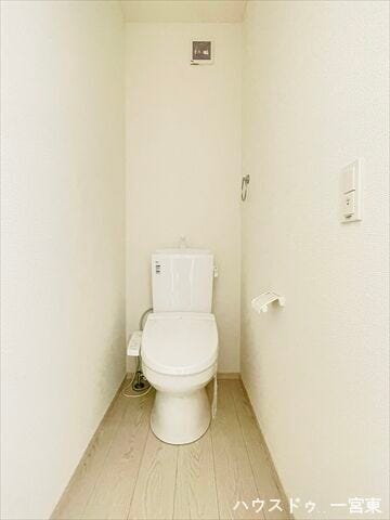 ≪2階≫
シンプルで使いやすく、毎日気持ちよく使えるトイレ空間。