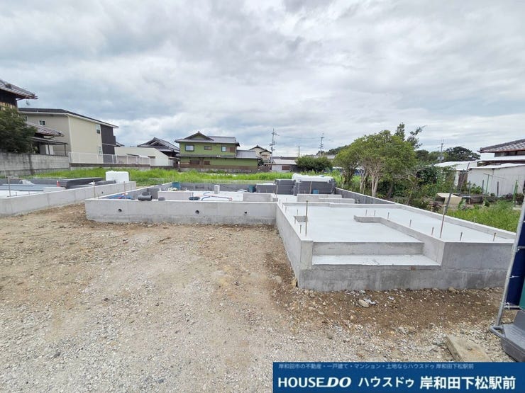 【外観】
只今基礎工事中です。耐震等級3・断熱等級6を取得した高品質住宅。見えなくなる構造部分からこだわり抜いた安心の住まいを、ぜひ現地でご確認ください。