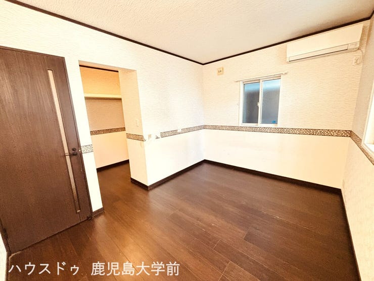 奥には広々としたウォークインクローゼットがあります!