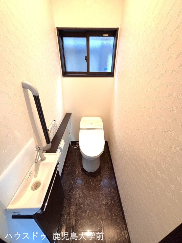 トイレは1階と2階に1つずつあります☆