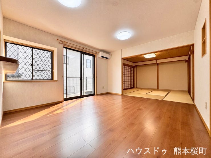 ■安らぎと笑顔の中心地■陽光が優しく降り注ぎ、会話が自然と弾む。ここでは、毎日が特別な時間へと変わります。